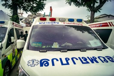 Bangkok, Tayland, 31 Mart 2025 'te Bangkok' ta meydana gelen depremden sonra yıkılan bir binanın inşaatı devam ediyor. Birçok kurban hala enkaz altında..