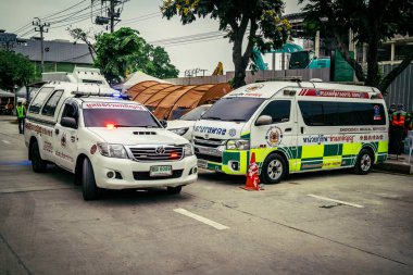 Bangkok, Tayland, 31 Mart 2025 'te Bangkok' ta meydana gelen depremden sonra yıkılan bir binanın inşaatı devam ediyor. Birçok kurban hala enkaz altında..