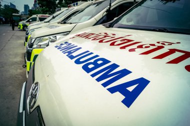 Bangkok, Tayland, 31 Mart 2025 'te Bangkok' ta meydana gelen depremden sonra yıkılan bir binanın inşaatı devam ediyor. Birçok kurban hala enkaz altında..