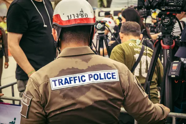 Bangkok, Tayland, 31 Mart 2025 'te Bangkok' ta meydana gelen depremden sonra çökmüş bir binada kolluk kuvvetleri görevlendirildi. Birçok kurban hala enkaz altında..