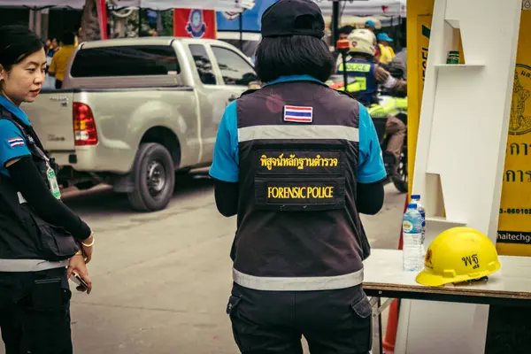 Bangkok, Tayland, 31 Mart 2025 'te Bangkok' ta meydana gelen depremden sonra çökmüş bir binada kolluk kuvvetleri görevlendirildi. Birçok kurban hala enkaz altında..