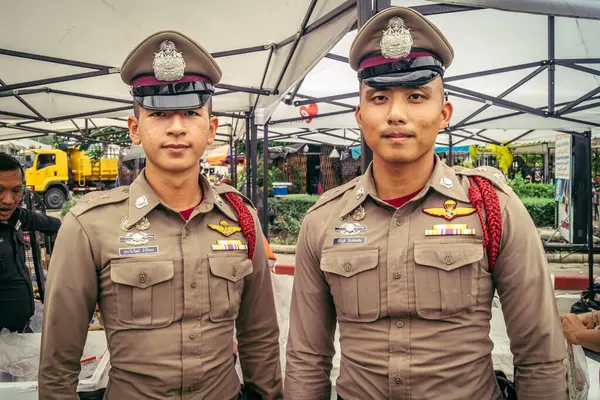 Bangkok, Tayland, 31 Mart 2025 'te Bangkok' ta meydana gelen depremden sonra çökmüş bir binada kolluk kuvvetleri görevlendirildi. Birçok kurban hala enkaz altında..