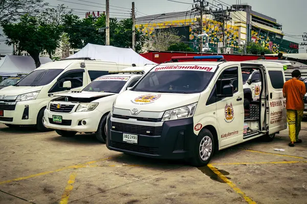 Bangkok, Tayland, 31 Mart 2025 'te Bangkok' ta meydana gelen depremden sonra yıkılan bir binanın inşaatı devam ediyor. Birçok kurban hala enkaz altında..