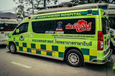 Bangkok, Tayland, 31 Mart 2025 'te Bangkok' ta meydana gelen depremden sonra yıkılan bir binanın inşaatı devam ediyor. Birçok kurban hala enkaz altında..