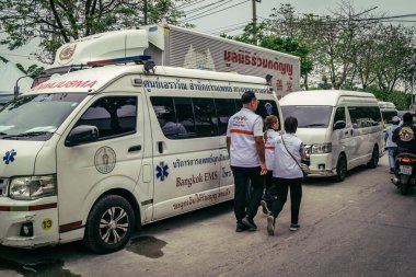 Bangkok, Tayland, 31 Mart 2025 'te Bangkok' ta meydana gelen depremden sonra yıkılan bir binanın inşaatı devam ediyor. Birçok kurban hala enkaz altında..
