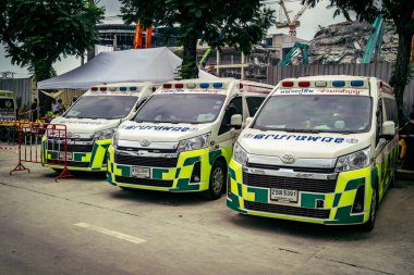 Bangkok, Tayland, 31 Mart 2025 'te Bangkok' ta meydana gelen depremden sonra yıkılan bir binanın inşaatı devam ediyor. Birçok kurban hala enkaz altında..