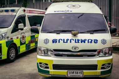 Bangkok, Tayland, 31 Mart 2025 'te Bangkok' ta meydana gelen depremden sonra yıkılan bir binanın inşaatı devam ediyor. Birçok kurban hala enkaz altında..