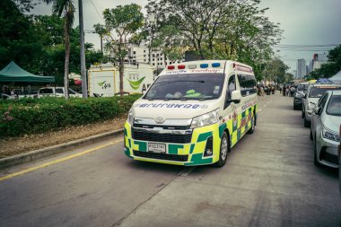 Bangkok, Tayland, 31 Mart 2025 'te Bangkok' ta meydana gelen depremden sonra yıkılan bir binanın inşaatı devam ediyor. Birçok kurban hala enkaz altında..