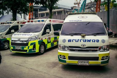 Bangkok, Tayland, 31 Mart 2025 'te Bangkok' ta meydana gelen depremden sonra yıkılan bir binanın inşaatı devam ediyor. Birçok kurban hala enkaz altında..