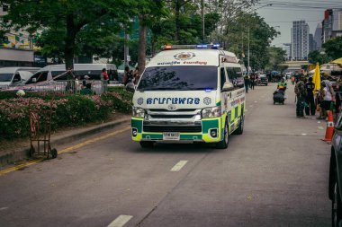 Bangkok, Tayland, 31 Mart 2025 'te Bangkok' ta meydana gelen depremden sonra yıkılan bir binanın inşaatı devam ediyor. Birçok kurban hala enkaz altında..