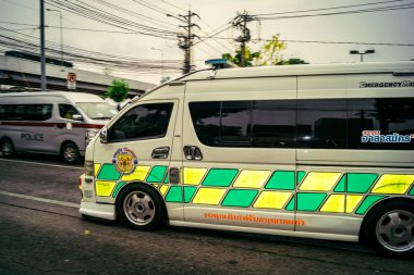 Bangkok, Tayland, 31 Mart 2025 'te Bangkok' ta meydana gelen depremden sonra yıkılan bir binanın inşaatı devam ediyor. Birçok kurban hala enkaz altında..