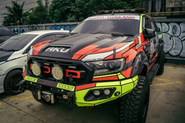 Bangkok, Tayland, 31 Mart 2025 'te Bangkok' ta meydana gelen depremden sonra yıkılan bir binanın şantiyesine sevk edildi. Birçok kurban hala enkaz altında..