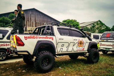 Bangkok, Tayland, 31 Mart 2025 'te Bangkok' ta meydana gelen depremden sonra yıkılan bir binanın şantiyesine sevk edildi. Birçok kurban hala enkaz altında..