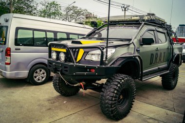 Bangkok, Tayland, 31 Mart 2025 'te Bangkok' ta meydana gelen depremden sonra yıkılan bir binanın şantiyesine sevk edildi. Birçok kurban hala enkaz altında..