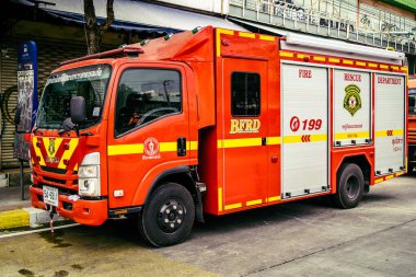 Bangkok, Tayland, 31 Mart 2025 'te Bangkok' ta meydana gelen depremden sonra yıkılan bir binanın şantiyesine sevk edildi. Birçok kurban hala enkaz altında..