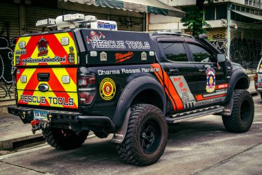 Bangkok, Tayland, 31 Mart 2025 'te Bangkok' ta meydana gelen depremden sonra yıkılan bir binanın şantiyesine sevk edildi. Birçok kurban hala enkaz altında..