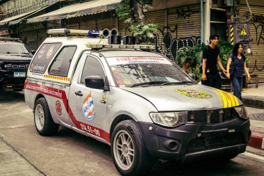 Bangkok, Tayland, 31 Mart 2025 'te Bangkok' ta meydana gelen depremden sonra yıkılan bir binanın şantiyesine sevk edildi. Birçok kurban hala enkaz altında..