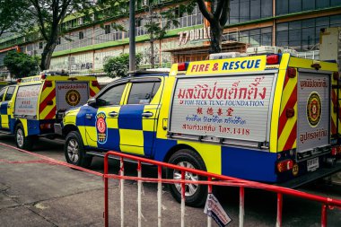Bangkok, Tayland, 31 Mart 2025 'te Bangkok' ta meydana gelen depremden sonra yıkılan bir binanın şantiyesine sevk edildi. Birçok kurban hala enkaz altında..