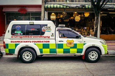 Bangkok, Tayland, 31 Mart 2025 'te Bangkok' ta meydana gelen depremden sonra yıkılan bir binanın şantiyesine sevk edildi. Birçok kurban hala enkaz altında..