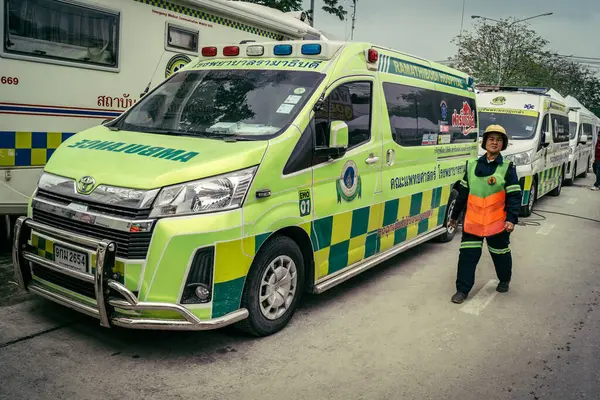 Bangkok, Tayland, 31 Mart 2025 'te Bangkok' ta meydana gelen depremden sonra yıkılan bir binanın inşaatı devam ediyor. Birçok kurban hala enkaz altında..