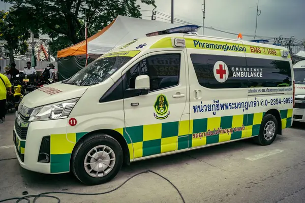 Bangkok, Tayland, 31 Mart 2025 'te Bangkok' ta meydana gelen depremden sonra yıkılan bir binanın inşaatı devam ediyor. Birçok kurban hala enkaz altında..