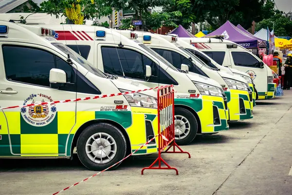 Bangkok, Tayland, 31 Mart 2025 'te Bangkok' ta meydana gelen depremden sonra yıkılan bir binanın inşaatı devam ediyor. Birçok kurban hala enkaz altında..