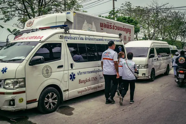 Bangkok, Tayland, 31 Mart 2025 'te Bangkok' ta meydana gelen depremden sonra yıkılan bir binanın inşaatı devam ediyor. Birçok kurban hala enkaz altında..
