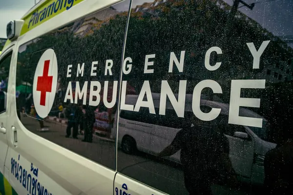 Bangkok, Tayland, 31 Mart 2025 'te Bangkok' ta meydana gelen depremden sonra yıkılan bir binanın inşaatı devam ediyor. Birçok kurban hala enkaz altında..