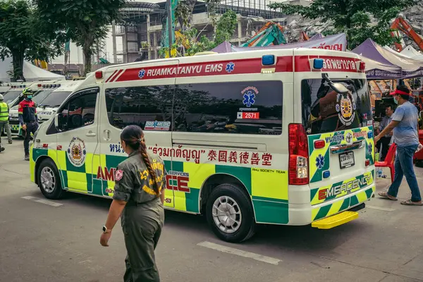 Bangkok, Tayland, 31 Mart 2025 'te Bangkok' ta meydana gelen depremden sonra yıkılan bir binanın inşaatı devam ediyor. Birçok kurban hala enkaz altında..