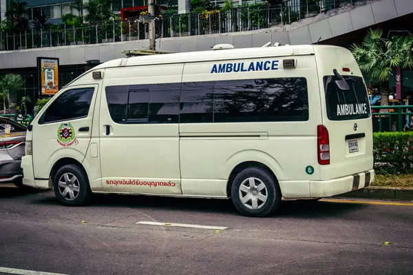 Bangkok, Tayland, 31 Mart 2025 'te Bangkok' ta meydana gelen depremden sonra yıkılan bir binanın inşaatı devam ediyor. Birçok kurban hala enkaz altında..