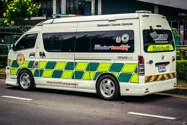 Bangkok, Tayland, 31 Mart 2025 'te Bangkok' ta meydana gelen depremden sonra yıkılan bir binanın inşaatı devam ediyor. Birçok kurban hala enkaz altında..