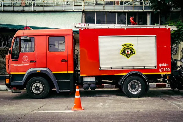 Bangkok, Tayland, 31 Mart 2025 'te Bangkok' ta meydana gelen depremden sonra yıkılan bir binanın şantiyesine sevk edildi. Birçok kurban hala enkaz altında..