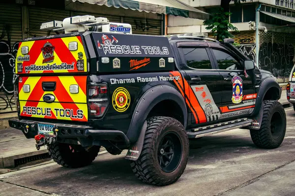 Bangkok, Tayland, 31 Mart 2025 'te Bangkok' ta meydana gelen depremden sonra yıkılan bir binanın şantiyesine sevk edildi. Birçok kurban hala enkaz altında..
