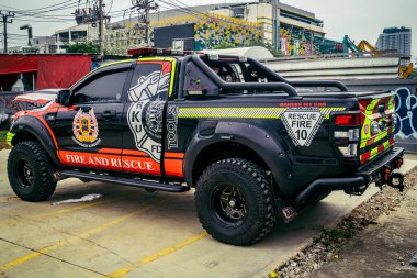 Bangkok, Tayland, 31 Mart 2025 'te Bangkok' ta meydana gelen depremden sonra yıkılan bir binanın şantiyesine sevk edildi. Birçok kurban hala enkaz altında..