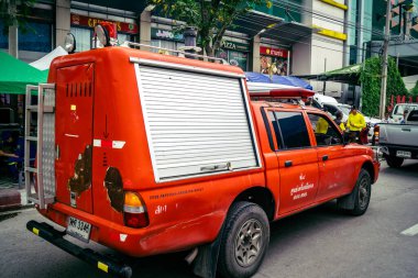Bangkok, Tayland, 31 Mart 2025 'te Bangkok' ta meydana gelen depremden sonra yıkılan bir binanın şantiyesine sevk edildi. Birçok kurban hala enkaz altında..