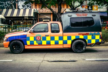 Bangkok, Tayland, 31 Mart 2025 'te Bangkok' ta meydana gelen depremden sonra yıkılan bir binanın şantiyesine sevk edildi. Birçok kurban hala enkaz altında..