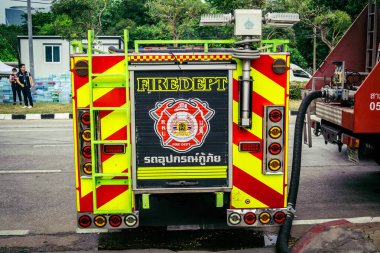 Bangkok, Tayland, 31 Mart 2025 'te Bangkok' ta meydana gelen depremden sonra yıkılan bir binanın şantiyesine sevk edildi. Birçok kurban hala enkaz altında..