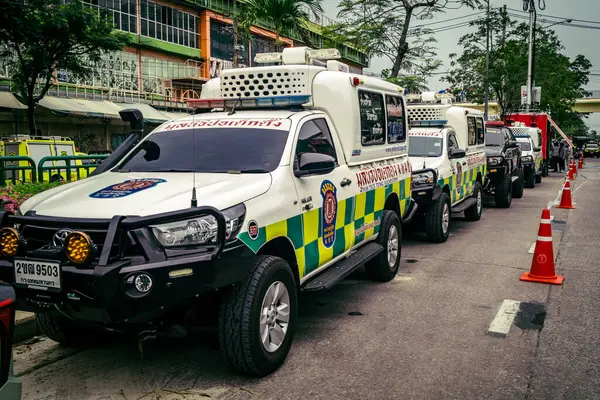 Bangkok, Tayland, 31 Mart 2025 'te Bangkok' ta meydana gelen depremden sonra yıkılan bir binanın şantiyesine sevk edildi. Birçok kurban hala enkaz altında..