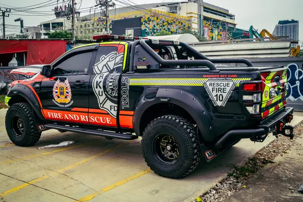 Bangkok, Tayland, 31 Mart 2025 'te Bangkok' ta meydana gelen depremden sonra yıkılan bir binanın şantiyesine sevk edildi. Birçok kurban hala enkaz altında..