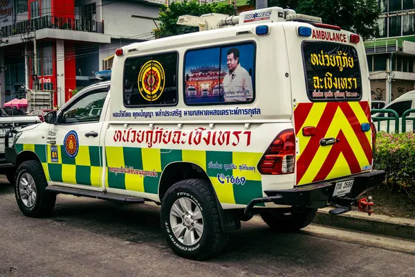 Bangkok, Tayland, 31 Mart 2025 'te Bangkok' ta meydana gelen depremden sonra yıkılan bir binanın şantiyesine sevk edildi. Birçok kurban hala enkaz altında..
