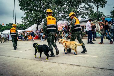 Bangkok, Tayland, 2 Nisan 2025. Bangkok depremi sonrası yıkılan yüksek binaların inşaatında kurtarma ekipleri çalışıyor. Birçok kurban hala enkaz altında..