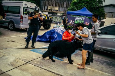 Bangkok, Tayland, 2 Nisan 2025. Bangkok depremi sonrası yıkılan yüksek binaların inşaatında kurtarma ekipleri çalışıyor. Birçok kurban hala enkaz altında..