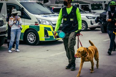 Bangkok, Tayland, 2 Nisan 2025. Bangkok depremi sonrası yıkılan yüksek binaların inşaatında kurtarma ekipleri çalışıyor. Birçok kurban hala enkaz altında..