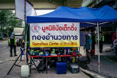 Bangkok, Tayland, 2 Nisan 2025. Bangkok depremi sonrası yıkılan yüksek binaların inşaatında kurtarma ekipleri çalışıyor. Birçok kurban hala enkaz altında..
