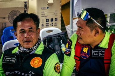 Bangkok, Tayland, 2 Nisan 2025. Bangkok depremi sonrası yıkılan yüksek binaların inşaatında kurtarma ekipleri çalışıyor. Birçok kurban hala enkaz altında..