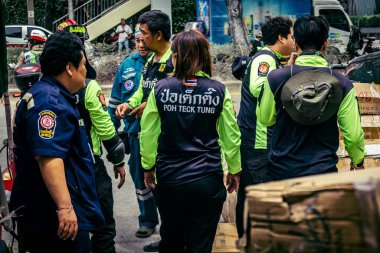Bangkok, Tayland, 2 Nisan 2025. Bangkok depremi sonrası yıkılan yüksek binaların inşaatında kurtarma ekipleri çalışıyor. Birçok kurban hala enkaz altında..