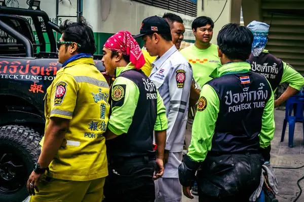 Bangkok, Tayland, 2 Nisan 2025. Bangkok depremi sonrası yıkılan yüksek binaların inşaatında kurtarma ekipleri çalışıyor. Birçok kurban hala enkaz altında..