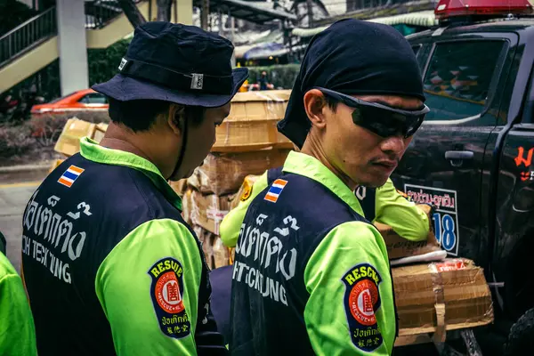 Bangkok, Tayland, 2 Nisan 2025. Bangkok depremi sonrası yıkılan yüksek binaların inşaatında kurtarma ekipleri çalışıyor. Birçok kurban hala enkaz altında..