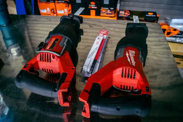 Bangkok, Tayland, 2 Nisan 2025. Bangkok depremi sonrası yıkılan yüksek binaların inşaatında kurtarma ekipleri çalışıyor. Birçok kurban hala enkaz altında..