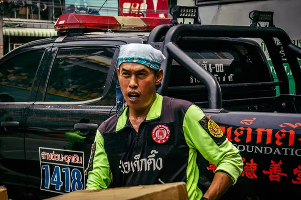 Bangkok, Tayland, 2 Nisan 2025. Bangkok depremi sonrası yıkılan yüksek binaların inşaatında kurtarma ekipleri çalışıyor. Birçok kurban hala enkaz altında..